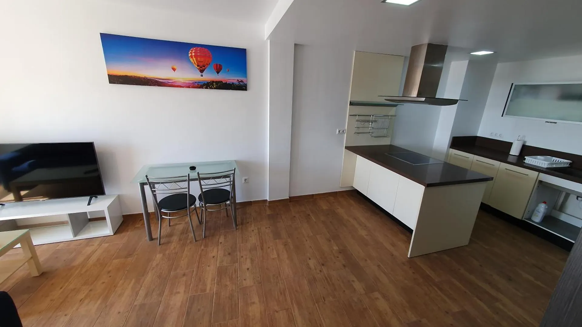 3E, 56M2, 1 Dormitorio, 4 Huespedes, Wifi Gratis La Linea de la Concepcion